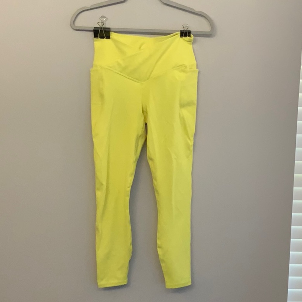 Fabletics Oasis PureLuxe HW Crossover 7/8 Legging, color SunnyDay yellow, size S